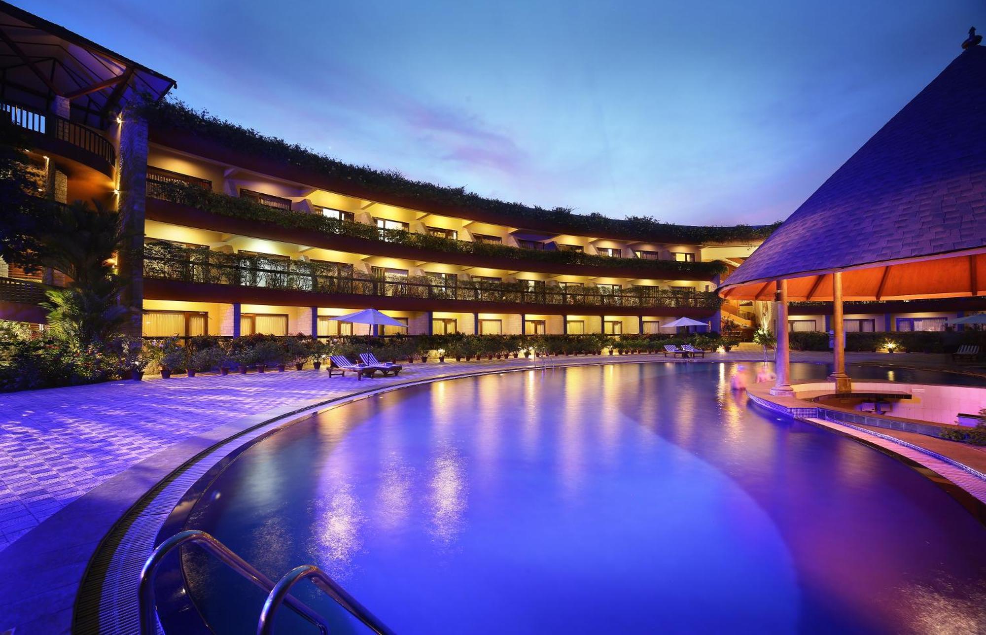Uday Suites - The Airport Hotel Thiruvananthapuram Exterior photo