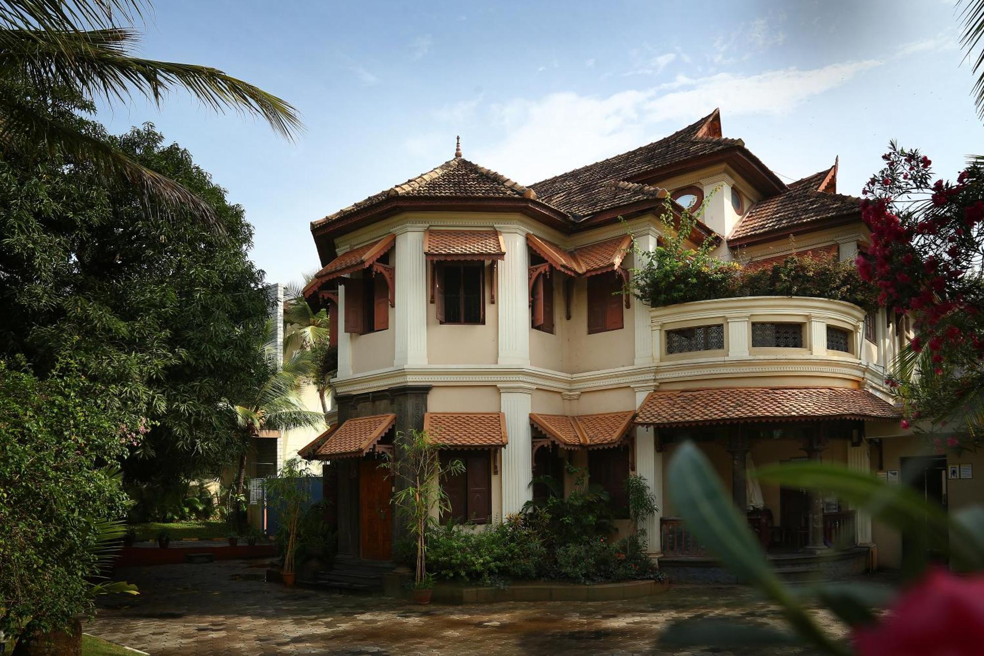 Uday Suites - The Airport Hotel Thiruvananthapuram Exterior photo