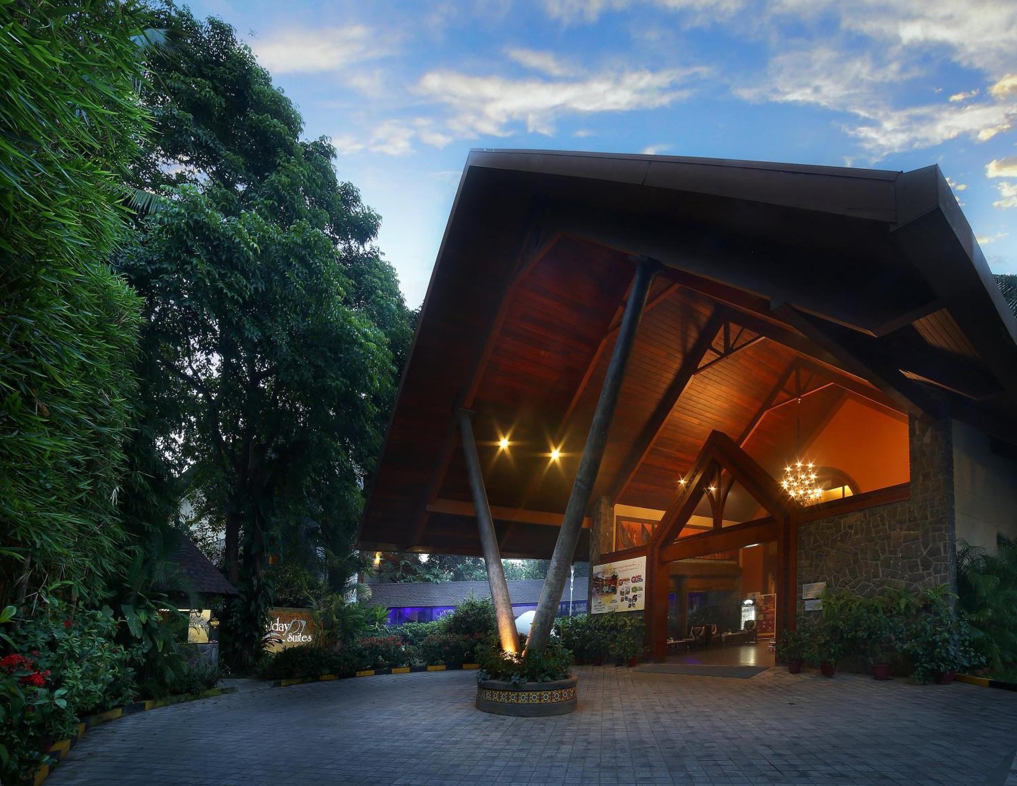 Uday Suites - The Airport Hotel Thiruvananthapuram Exterior photo